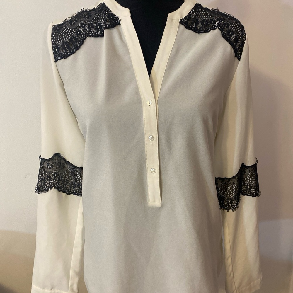 Mossimo Women’s Ivory Blouse Black Lace Henley Tunic Size XS